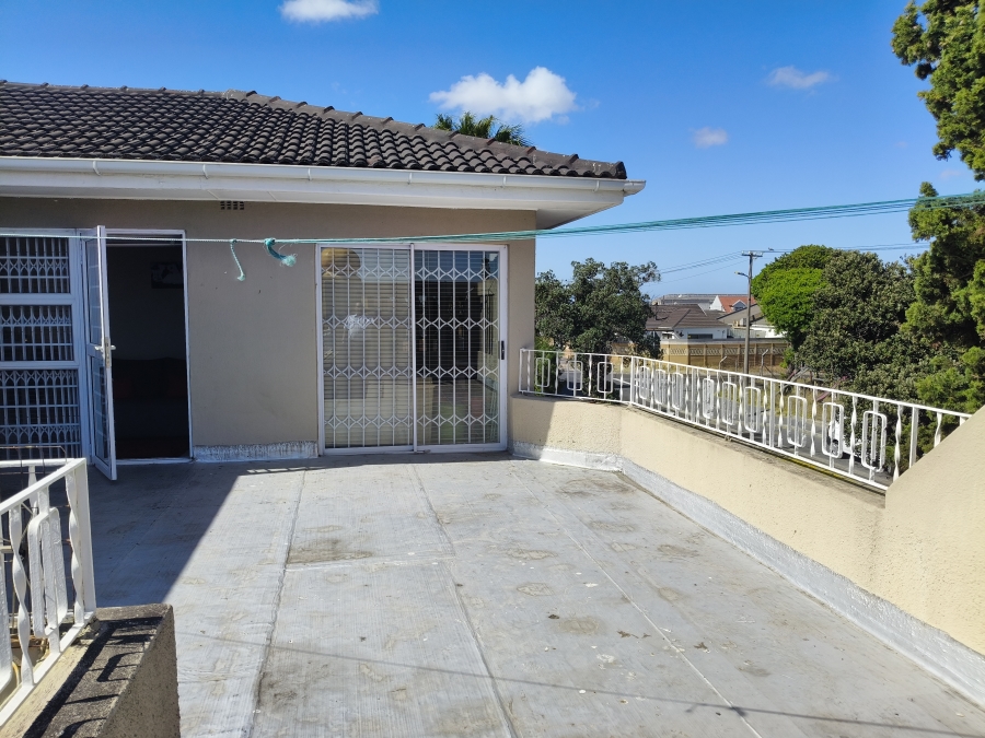 5 Bedroom Property for Sale in Cravenby Western Cape